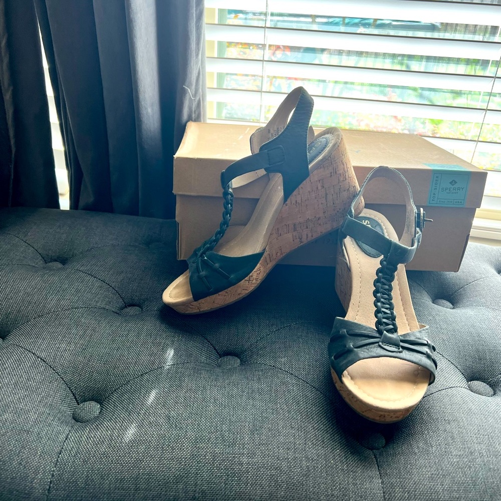Sherry Dawn Sky Black Size
In New Condition